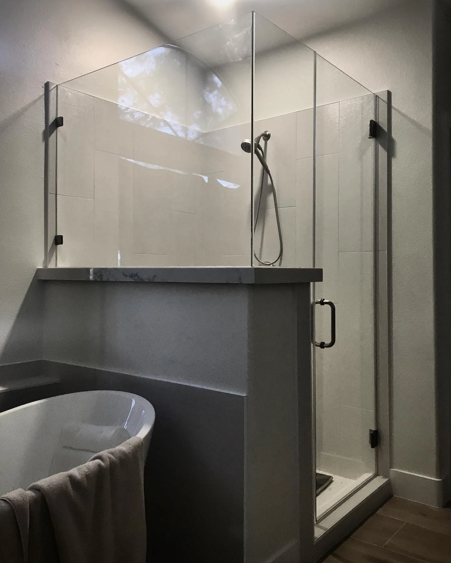 How to Choose the Right Shower Door for Your Bathroom